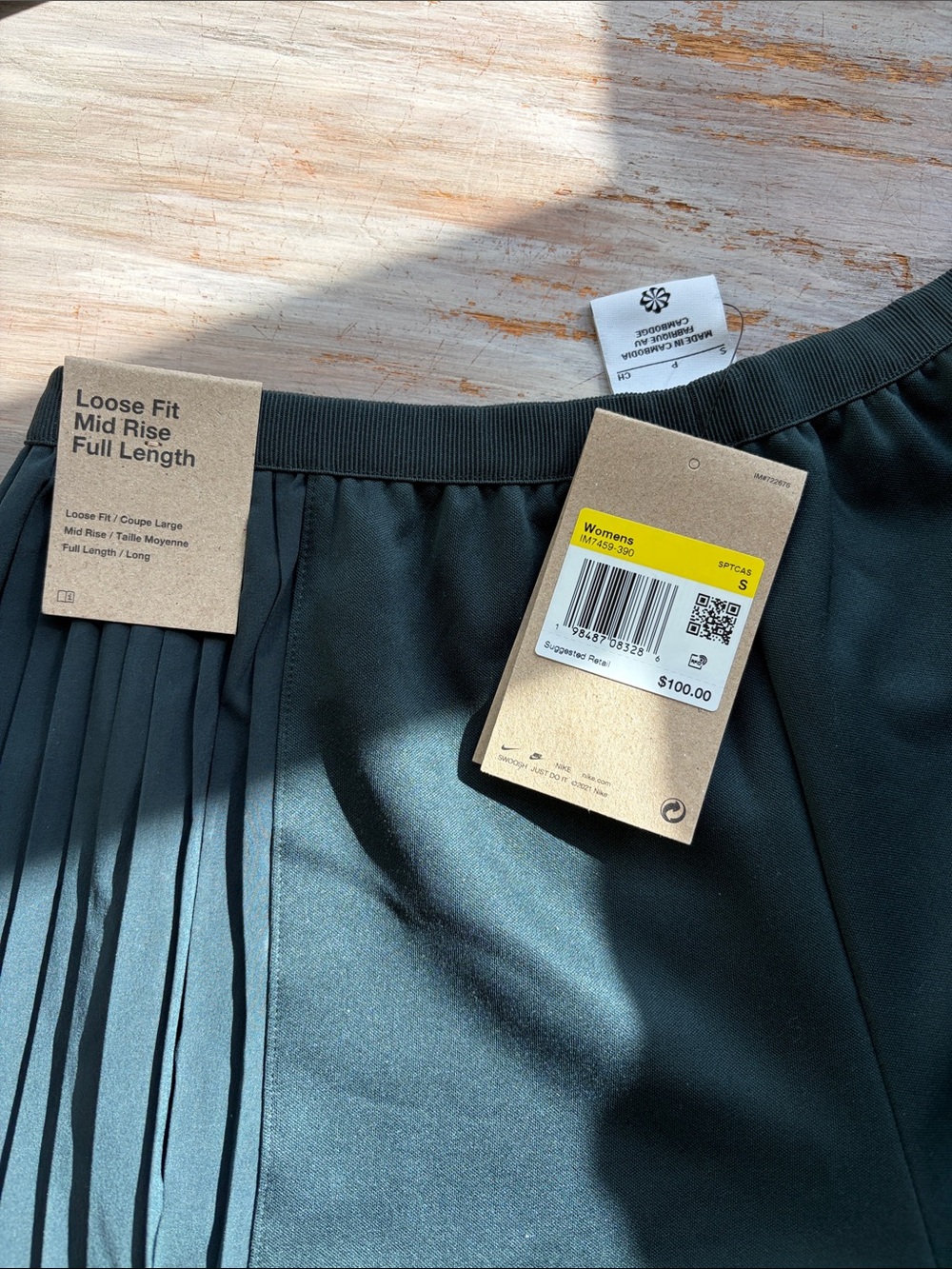 Nike Wide Leg Pleated Side-Panel Pants - Picture 2 of 3